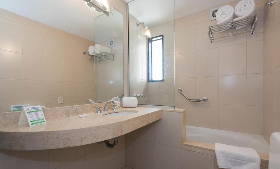 Urquiza Apart Hotel & Suites ロサリオ エクステリア 写真